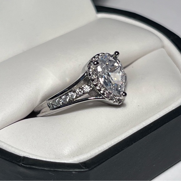 925 Sterling Silver Pear-Shaped Diamond Engagement Ring - Picture 9 of 11